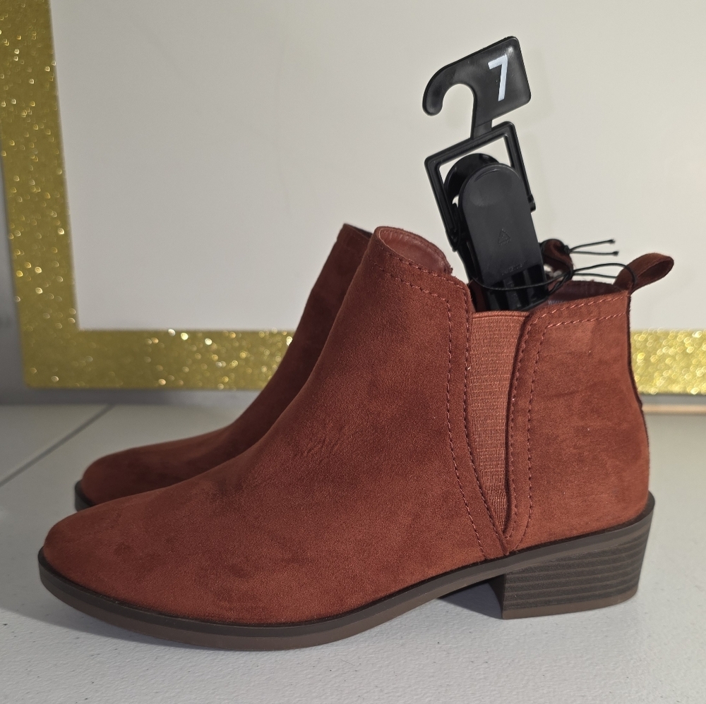 Time and Tru Women's Rust Ankle Booties - Picture 5 of 16
